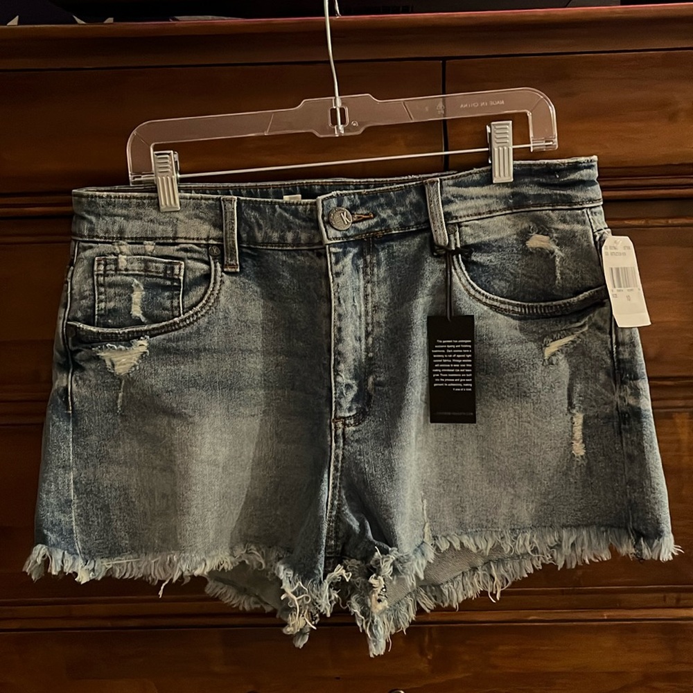 NWT Kut from Kloth distressed denim shorts